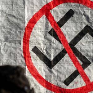 全澳首个！维州将引入新法，禁止在公共场所张贴纳粹标志，违者罚款、监禁 ...